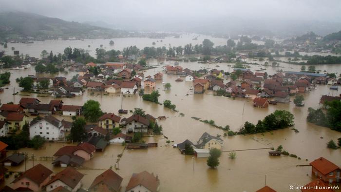 Gefahr durch Landminen In Bosnien warnten die Behörden vor Gefahren durch das Freispülen von Minenfeldern aus dem Bosnienkrieg (1992-95). Die Sprengkörper könnten Hunderte von Kilometern bis zum Schwarzen Meer geschwemmt werden.