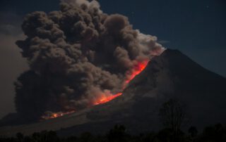 unsplash.com/photos/erupting-volcano-I1MGVZ42wnU