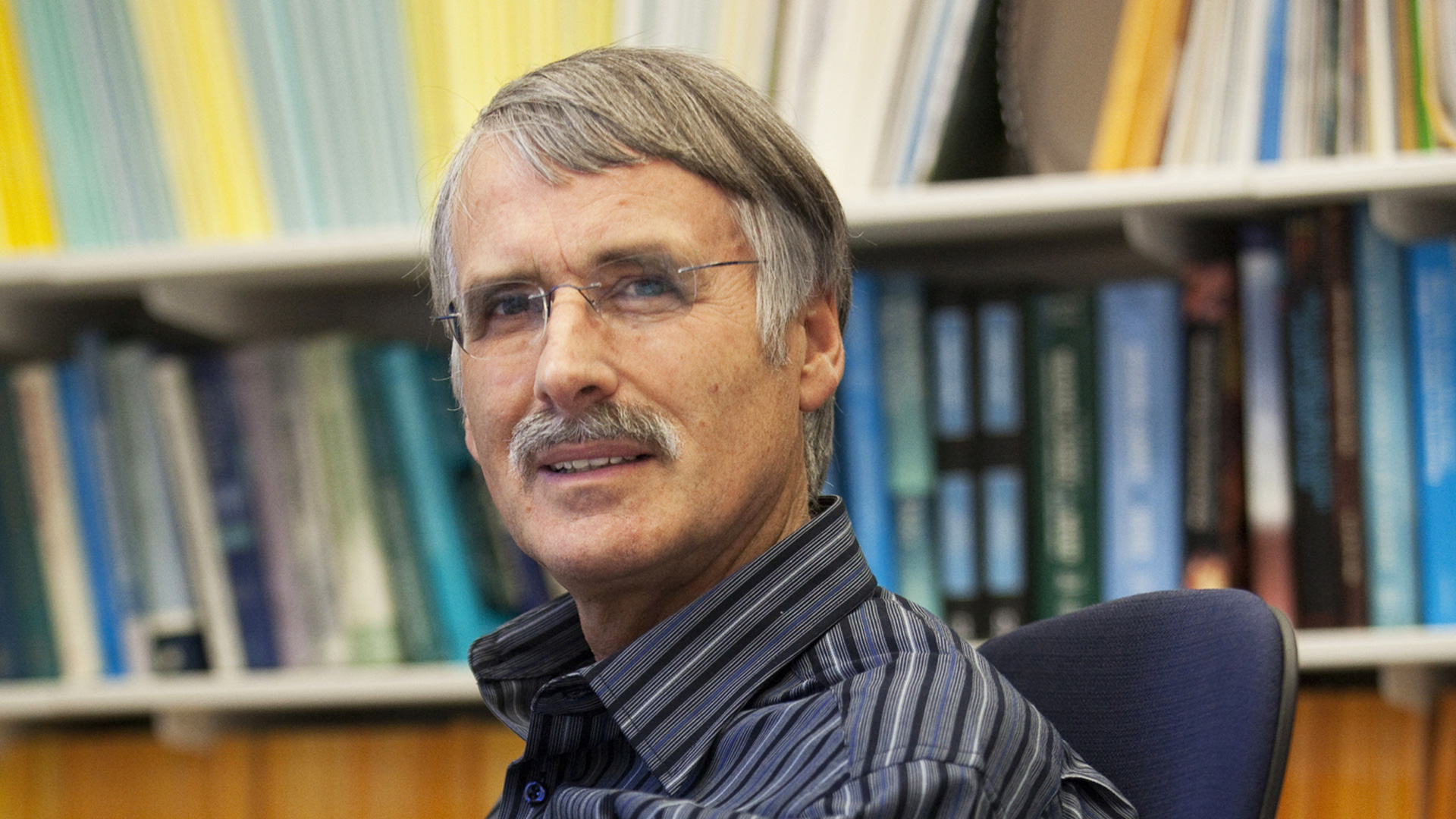 On the link between weather and climate.